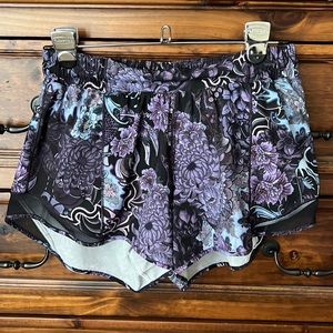Lululemon floral purple Tracker shorts, Size 8